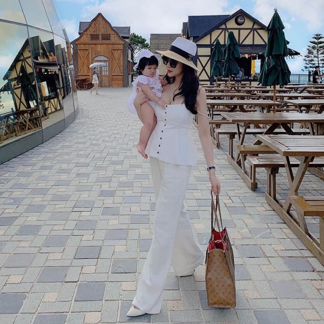 Phương Mai múa cột, Diệp Lâm Anh vẫn sành điệu dù bụng vượt mặt