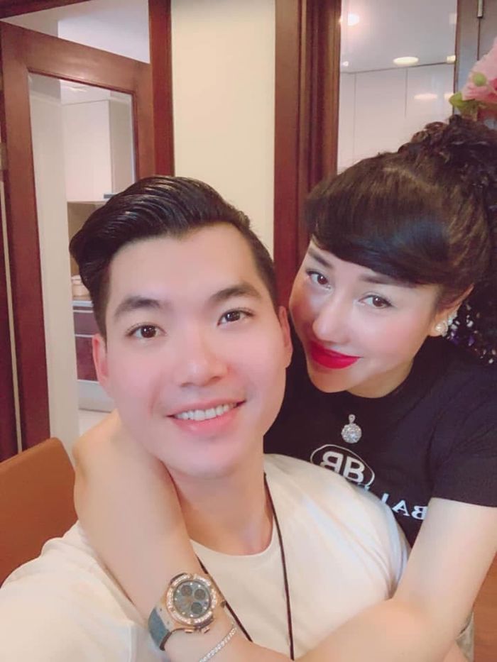 Quách Ngọc Ngoan và các sao nam ra sao khi cặp kè người tình lớn tuổi