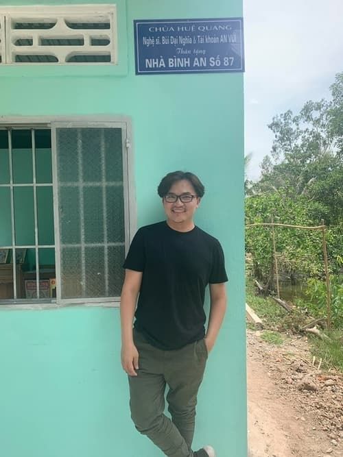 Sao Việt chăm chỉ làm từ thiện