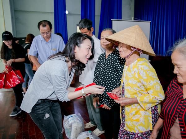 Sao Việt chăm chỉ làm từ thiện