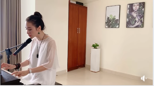 Sao Việt ngày lễ Vu lan: Ngọc Hân thiết kế áo dài tặng mẹ, Mỹ Tâm làm