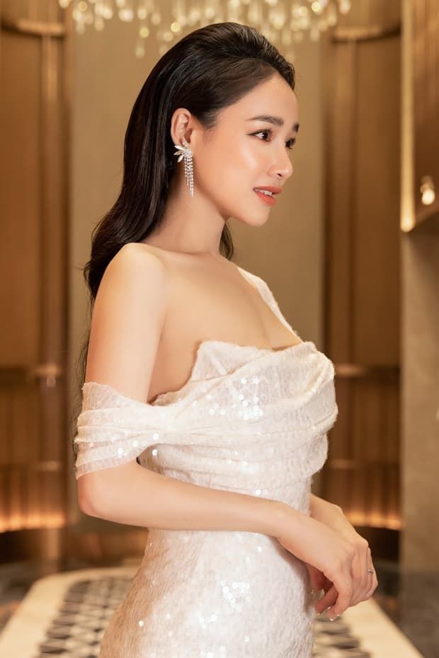 Sau 1 năm kết hôn, Nhã Phương ngày càng thăng hoa hương sắc