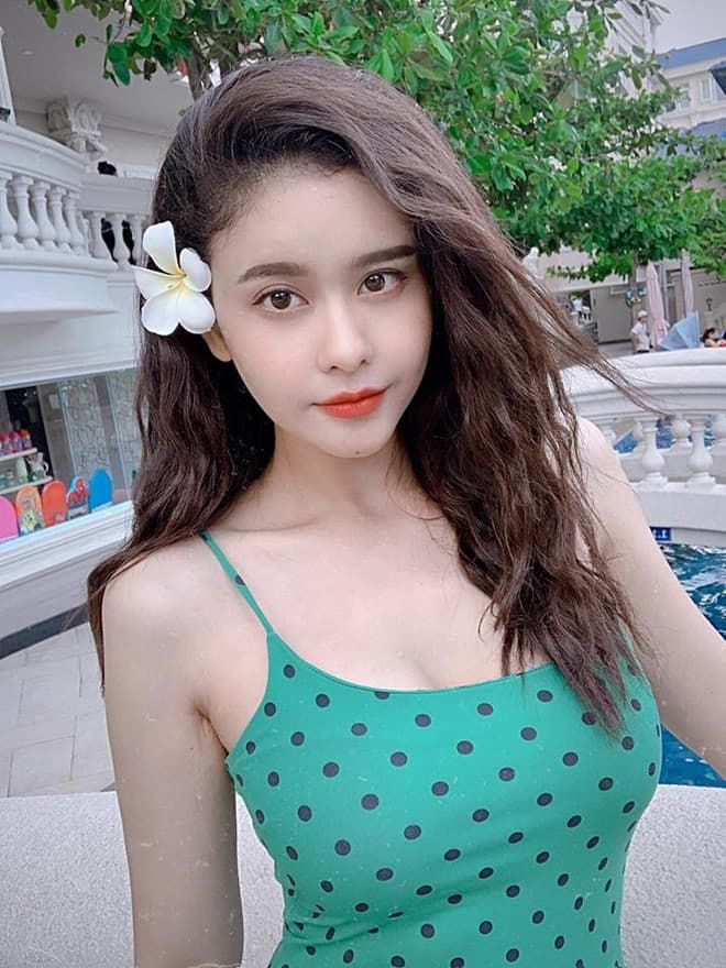 Sau ly hôn Tim, Trương Quỳnh Anh ngày càng gợi cảm nhưng
