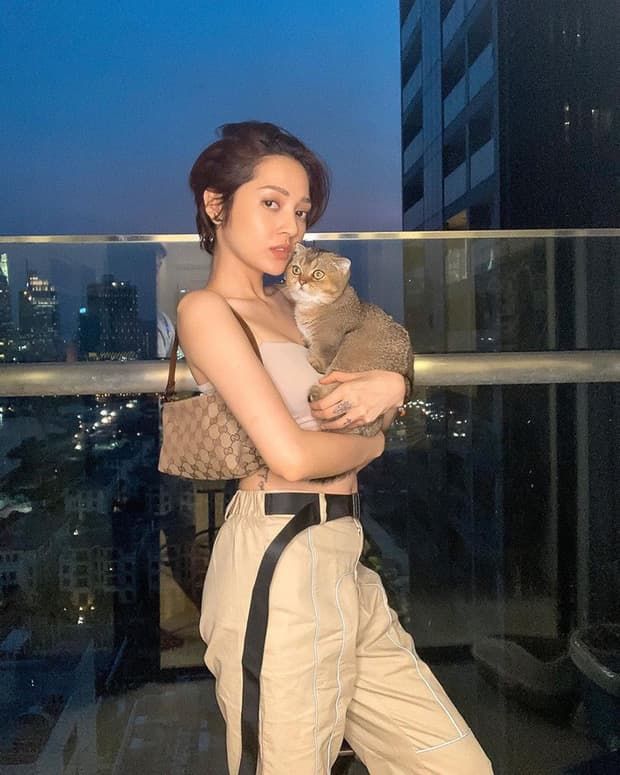 Street style sao Việt: Bảo Thanh diện đồ cá tính hậu Về nhà đi con