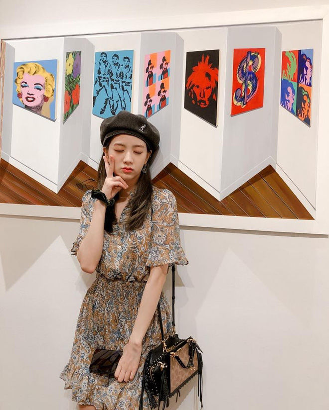Style của Jisoo tuy mộc mạc nhưng an toàn và đẹp trong mọi hoàn cảnh