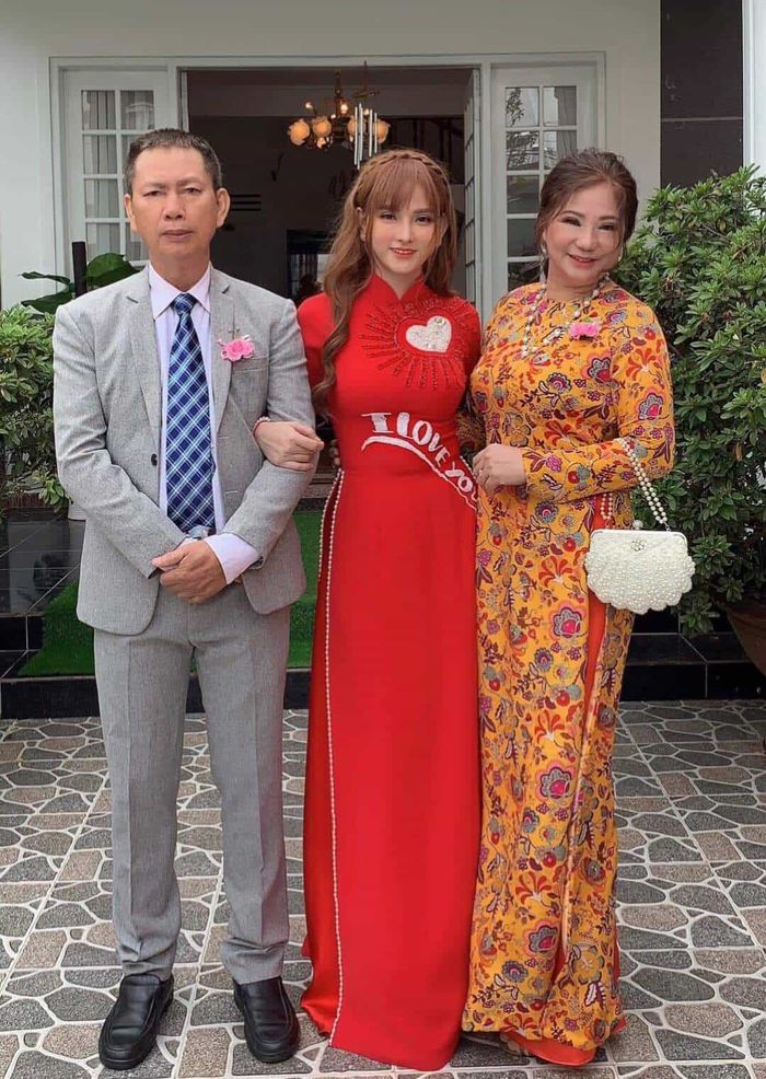 Tiểu Vy dự sinh nhật Thùy Linh, Lý Nhã Kỳ được tỷ phú nhận làm con