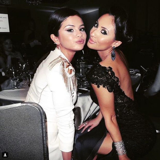 Tình bạn 10 năm vỡ vụn khi Selena Gomez thất hứa với cô bạn thân từng