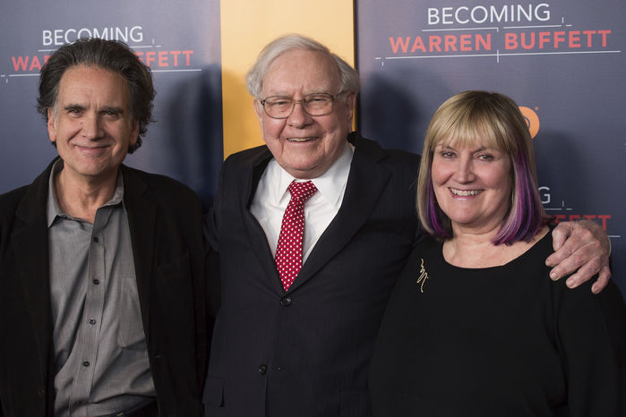 Tỷ phú Warren Buffett: Nên dạy con quản lý tài chính từ sớm
