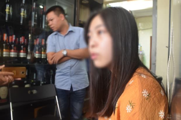 Võ sư tung cước đấm đá dã man vợ đang bế con gây phẫn nộ