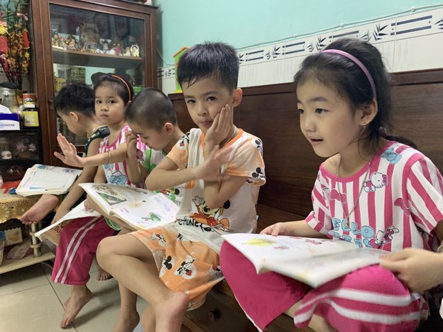 5 bé sinh 5 đầu tiên của VN háo hức vào lớp 1
