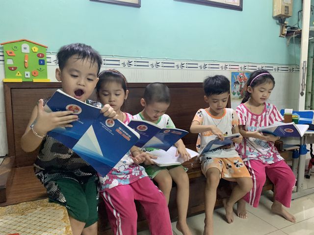 5 bé sinh 5 đầu tiên của VN háo hức vào lớp 1
