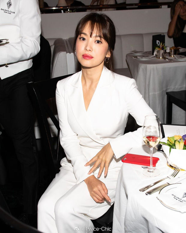 Không còn nổi loạn, Song Hye Kyo quay về với hình tượng thanh lịch