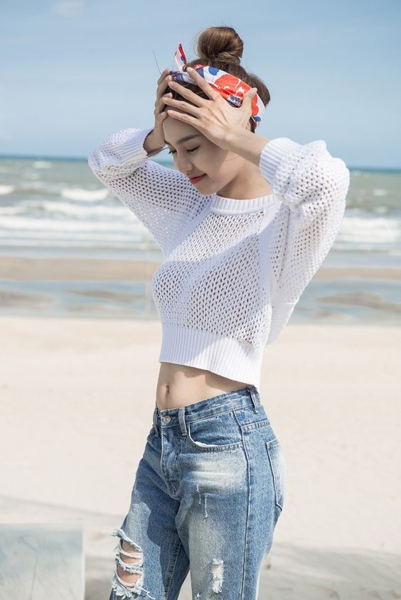 Ai như Ninh Dương Lan Ngọc, chỉ khoe lưng mà khiến dân tình chao đảo