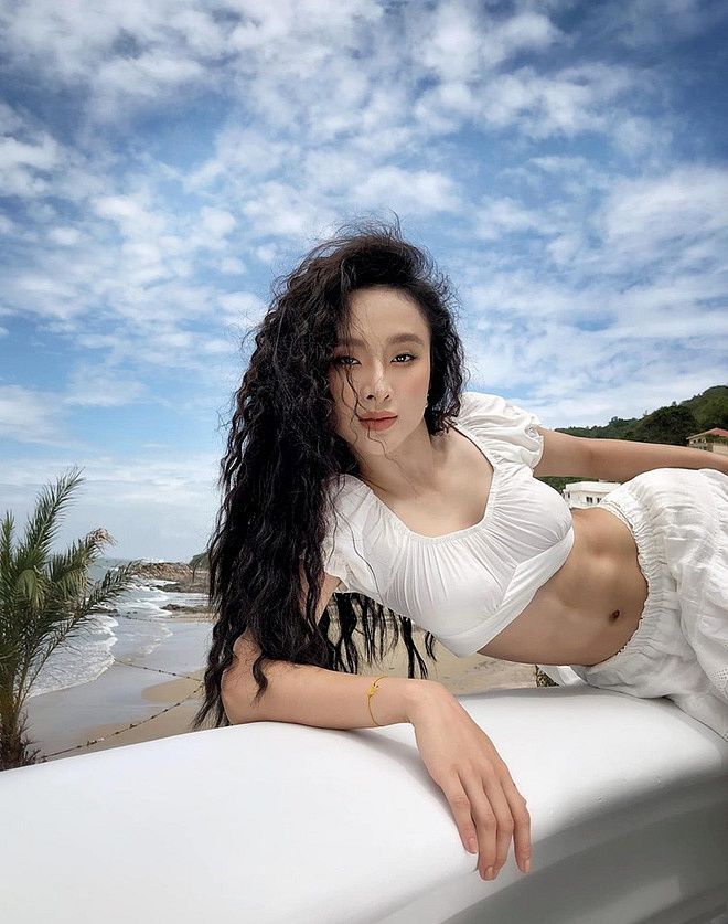 Angela Phương Trinh khoe bụng 6 múi, đến giới PT cũng phải khóc thét