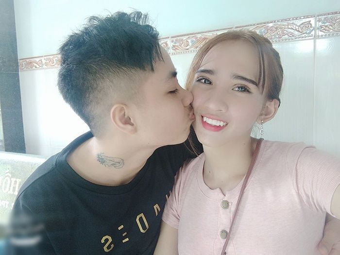 Anh chồng chuyển giới dỗ dành vợ bằng 1000 tin nhắn mỗi ngày