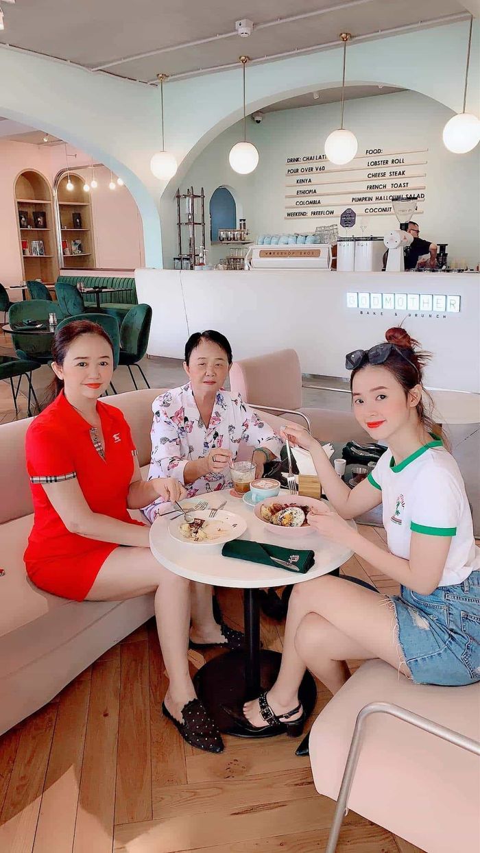 Ảnh hot sao Việt: Á hậu Huyền My gây sốc vì dáng ngồi khó đỡ