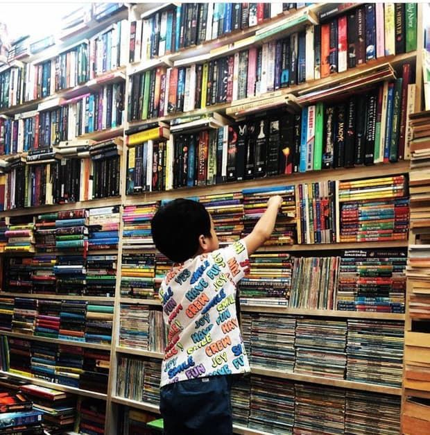 Ảnh hot sao Việt: H'Hen Niê bắt trend đi đu đưa đi