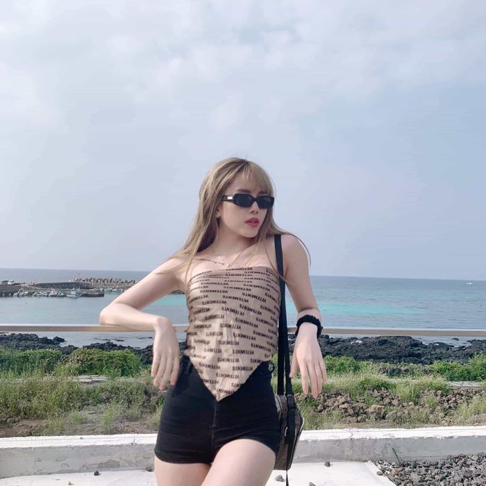 Ảnh hot sao Việt: Nhã Phương khoe góc nghiêng cùng vai trần quyến rũ