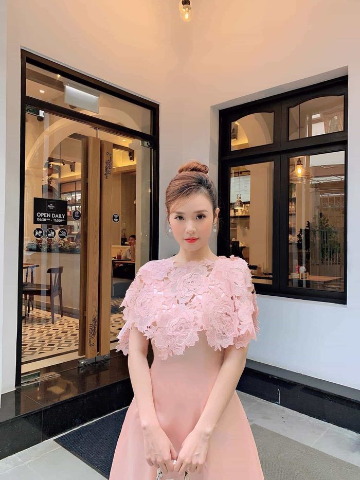 Ảnh hot sao Việt: Nhã Phương khoe góc nghiêng cùng vai trần quyến rũ