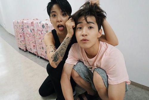 Bạn thân khác giới idol Kpop: Taeyeon còn nguyện chết để cứu Heechul