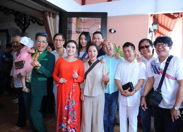 Bé Bỉnh ngủ vẫn bị dìm, Akira Phan lấy lại vẻ thư sinh hậu dao kéo