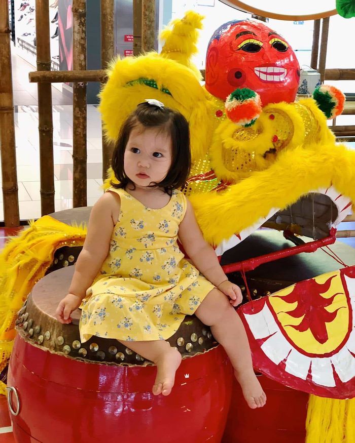 Bé Bỉnh ngủ vẫn bị dìm, Akira Phan lấy lại vẻ thư sinh hậu dao kéo