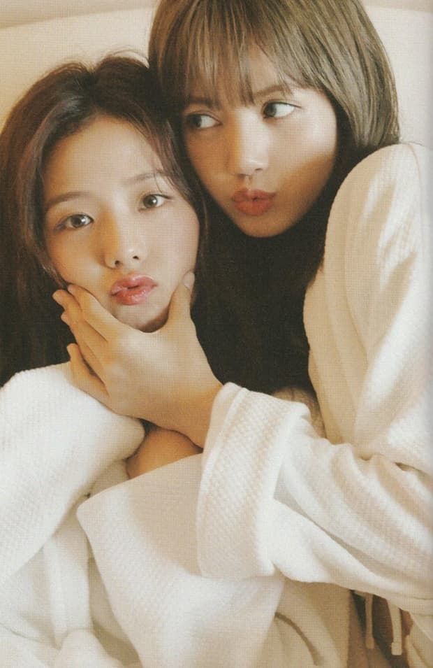 Black Pink khoe vẻ mong manh tựa 4 nữ thần trong photobook ở Hawaii
