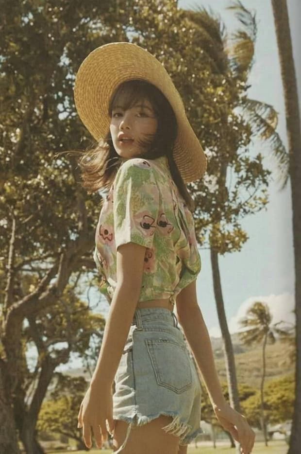 Black Pink khoe vẻ mong manh tựa 4 nữ thần trong photobook ở Hawaii