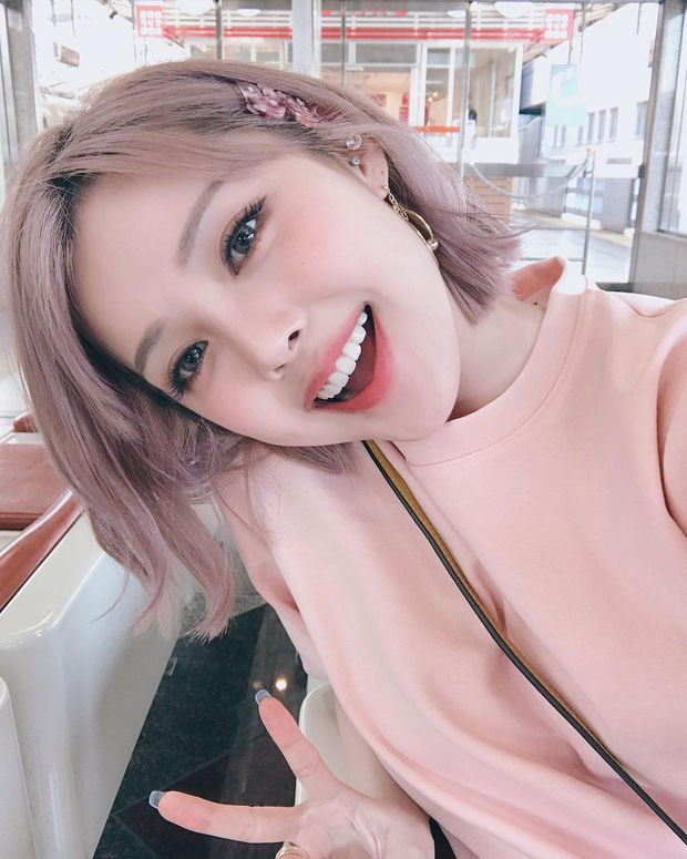 Muốn makeup trong veo như idol, học ngay cách đánh nền của Song Ji Hyo