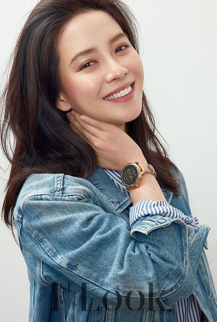 Muốn makeup trong veo như idol, học ngay cách đánh nền của Song Ji Hyo