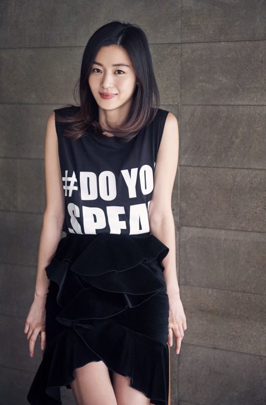Muốn makeup trong veo như idol, học ngay cách đánh nền của Song Ji Hyo