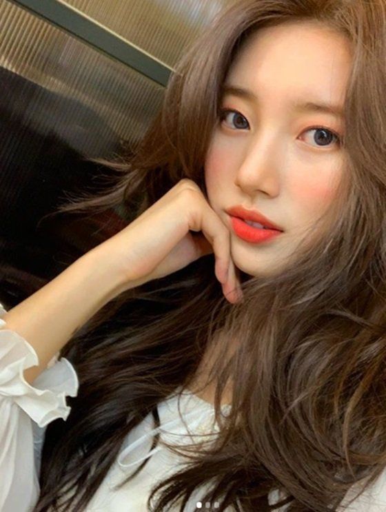 Muốn makeup trong veo như idol, học ngay cách đánh nền của Song Ji Hyo