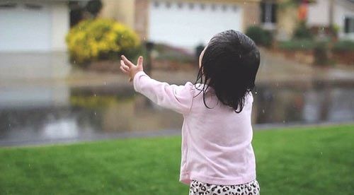 BS nhi khoa Carvalho: Nghịch bẩn giúp trẻ phát triển hệ miễn dịch