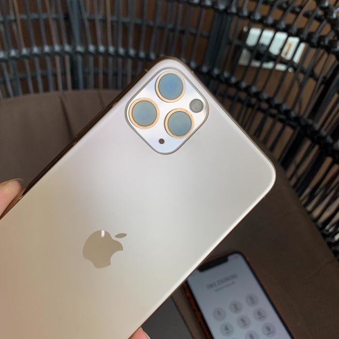 Cận cảnh iphone 11 đầu tiên ở Việt Nam, CĐM: “Đẹp vậy tiền đâu mua