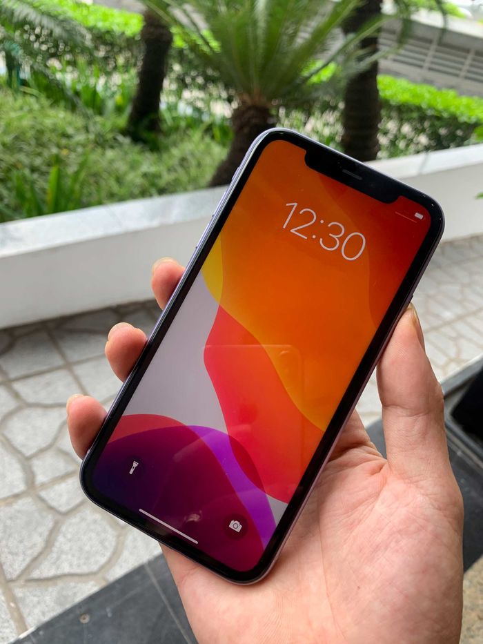 Cận cảnh iphone 11 đầu tiên ở Việt Nam, CĐM: “Đẹp vậy tiền đâu mua