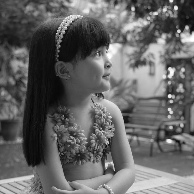Chỉ diện váy Hawaii, con gái mỹ nhân đẹp nhất Philippines gây bão mạnh