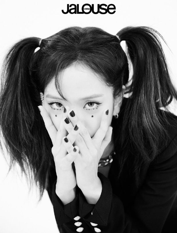 Choáng ngợp trước bộ ảnh mới của BlackPink: Jisoo lột xác thần thái