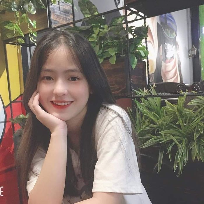 “Cô bé bán lê” ngày nào nay đã 16 tuổi, xinh đẹp chả kém hotgirl Vbiz