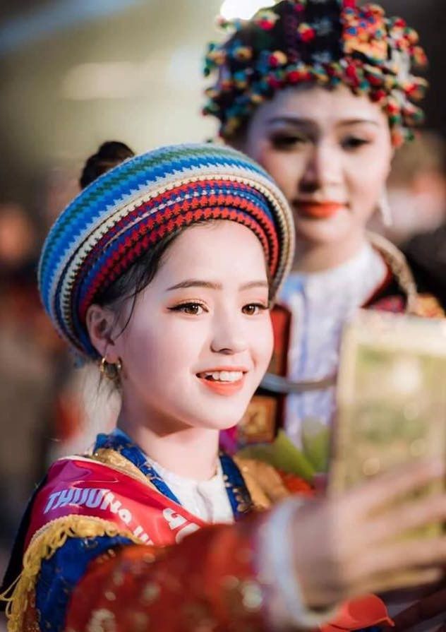 “Cô bé bán lê” ngày nào nay đã 16 tuổi, xinh đẹp chả kém hotgirl Vbiz