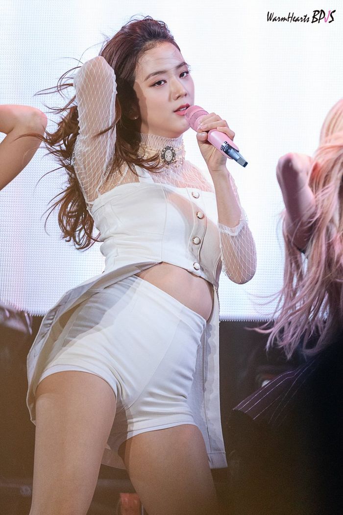 Jisoo xuống sắc vì tăng cân