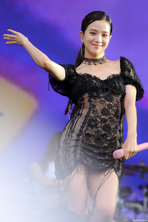 Jisoo xuống sắc vì tăng cân