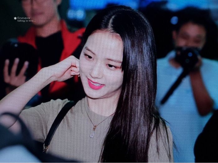 Jisoo xuống sắc vì tăng cân