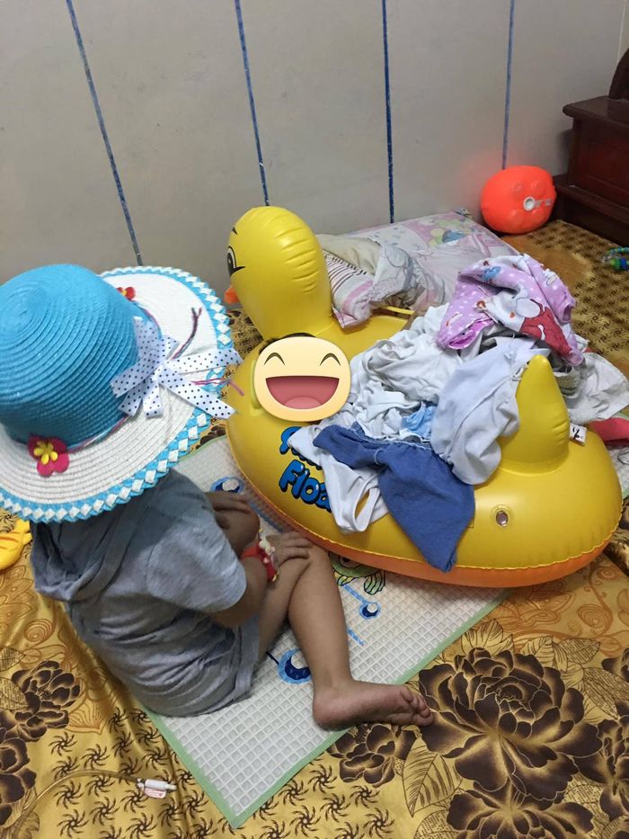 “Có mỗi việc trông con”: Chồng câm nín khi nhận được loạt ảnh từ vợ