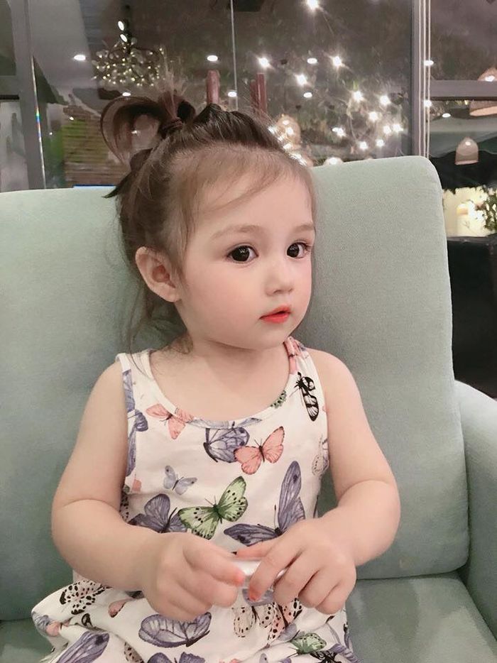 Cô vợ may mắn: Chồng Tây điển trai cùng hai cô con gái xinh như mộng