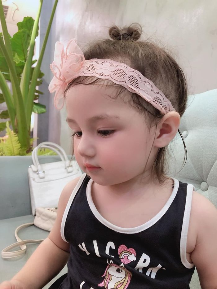 Cô vợ may mắn: Chồng Tây điển trai cùng hai cô con gái xinh như mộng