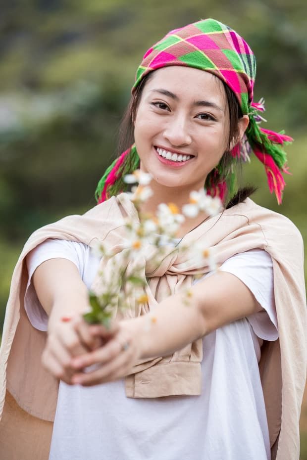 Sĩ Thanh tự nhận giống Song Hye Kyo, Kim Lý - Hà Hồ đi thử đồ cưới