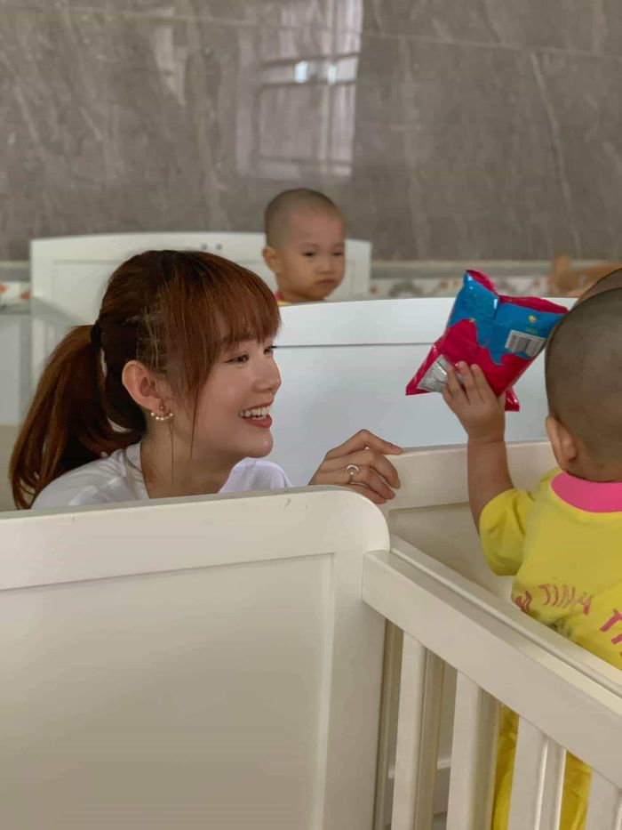 Sĩ Thanh tự nhận giống Song Hye Kyo, Kim Lý - Hà Hồ đi thử đồ cưới