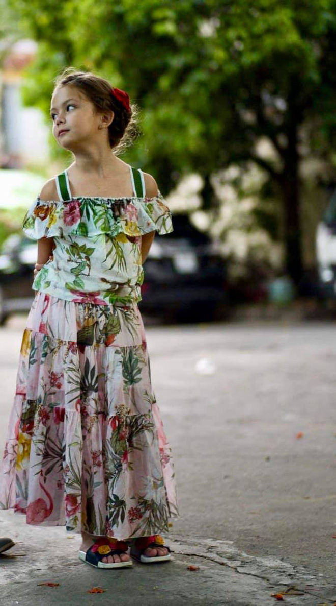 Con gái nhà Hồng Nhung gây bão mạnh với vẻ đẹp lai Tây cực phẩm