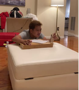 Con gái Trường Giang phản ứng cực đáng yêu khi facetime với ba