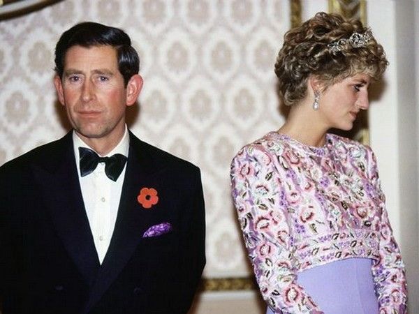 Công nương Diana đi mua váy mới khi phát hiện chồng ngoại tình 